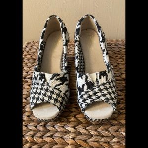 Tom’s Wedges Sz 6.5